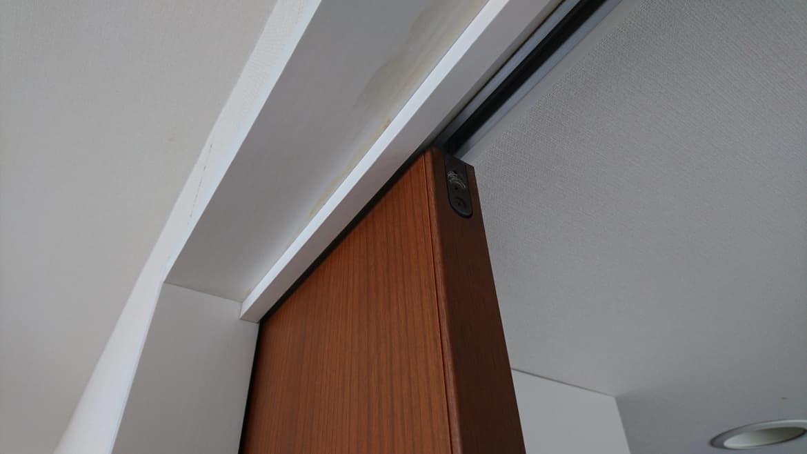 開き戸の建付け調整 | 半田市の建具修理なら藤井建具店